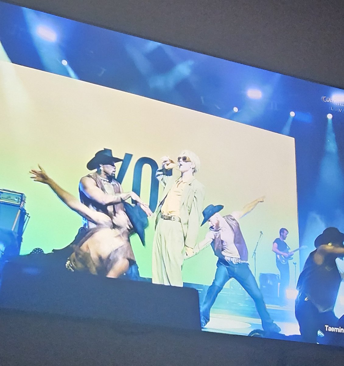 Onew's baby girl ❤ tweet media