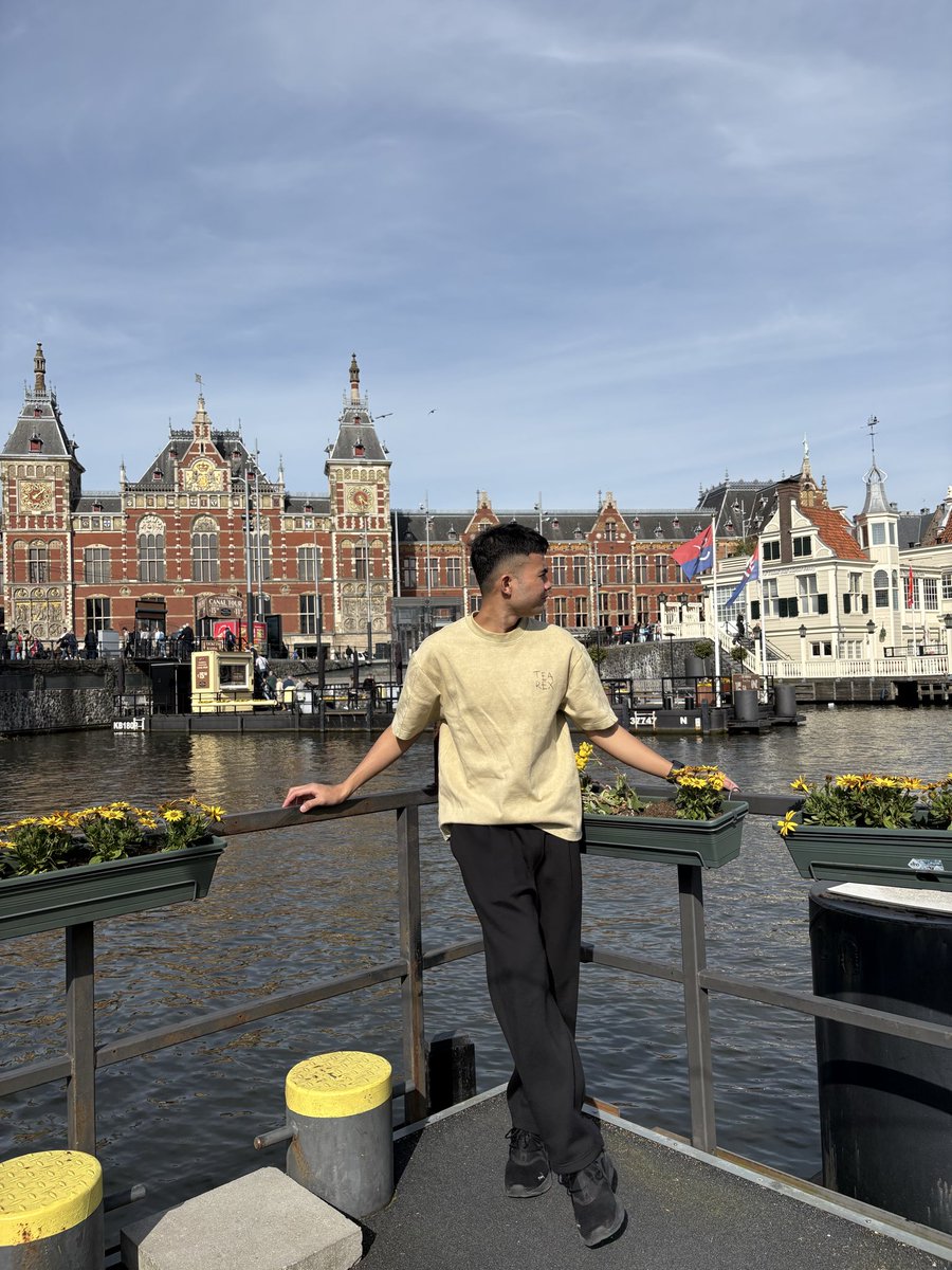 imtenri's tweet image. it’s been awhile not posting anything here, how r u guys?😬

another new city unlocked #Amsterdam