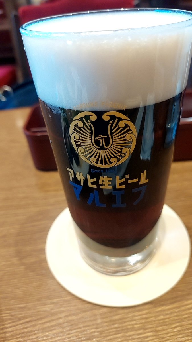 京都2日目。とあるビアレストランで1人昼飲み中～
隣もその隣も斜め向かいもその斜め向かいも西洋人さん。
なんだこの過ごしやすい環境はー
サク飲みのつもりやったのにめっちゃもっと飲みたい😆😆😆