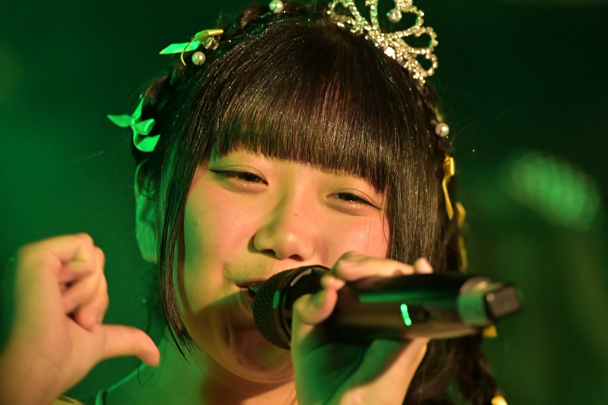 TadanoButa3647's tweet photo. #パイナップルクラブ 
#AINO 

もう終わった事だから言うけど、最終ライブの時、花束をお私する役目を頂けた事で気持ちの区切りは付けた筈やった。

けれどもライブ後にふと推しの友達ちゃん達と話す機会があり、彼女について話す友達を見てて、やっぱり俺が思うあいのの良さと彼女らの思うあいのの良さは一致してて、彼女のファンで良かったと思うと同時に、もっと早くに知り、出会えて居たらな。。。って言う気持ちにもなった。。。

改めて写真を見返して、会いに行けば会えた状況は当たり前じゃなかったんだなって、痛感するよね。

またいつか機会が、ご縁があるのならば、再会したいな。

母と協力して人見知りを乗り越えた事とか、色んな苦難を乗り越えて来た人の、優しくて温かい目やったよ。