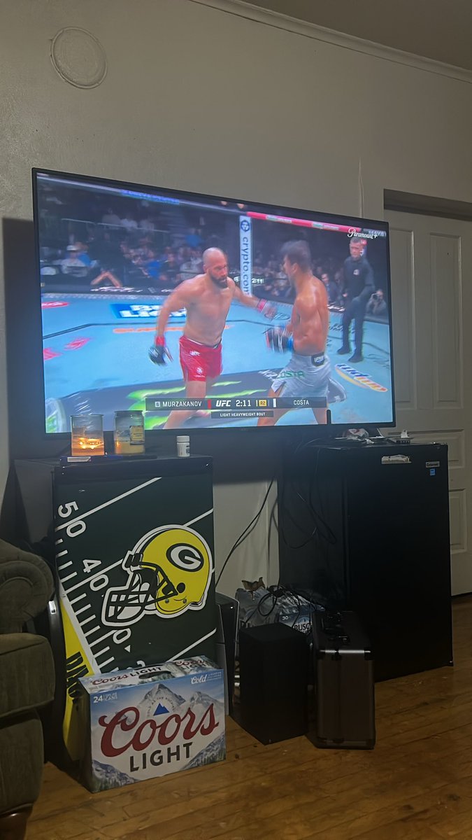 KiethLongWOOD's tweet photo. UFC and venison tn ! #UFC https://t.co/g0zGjSd4Xy