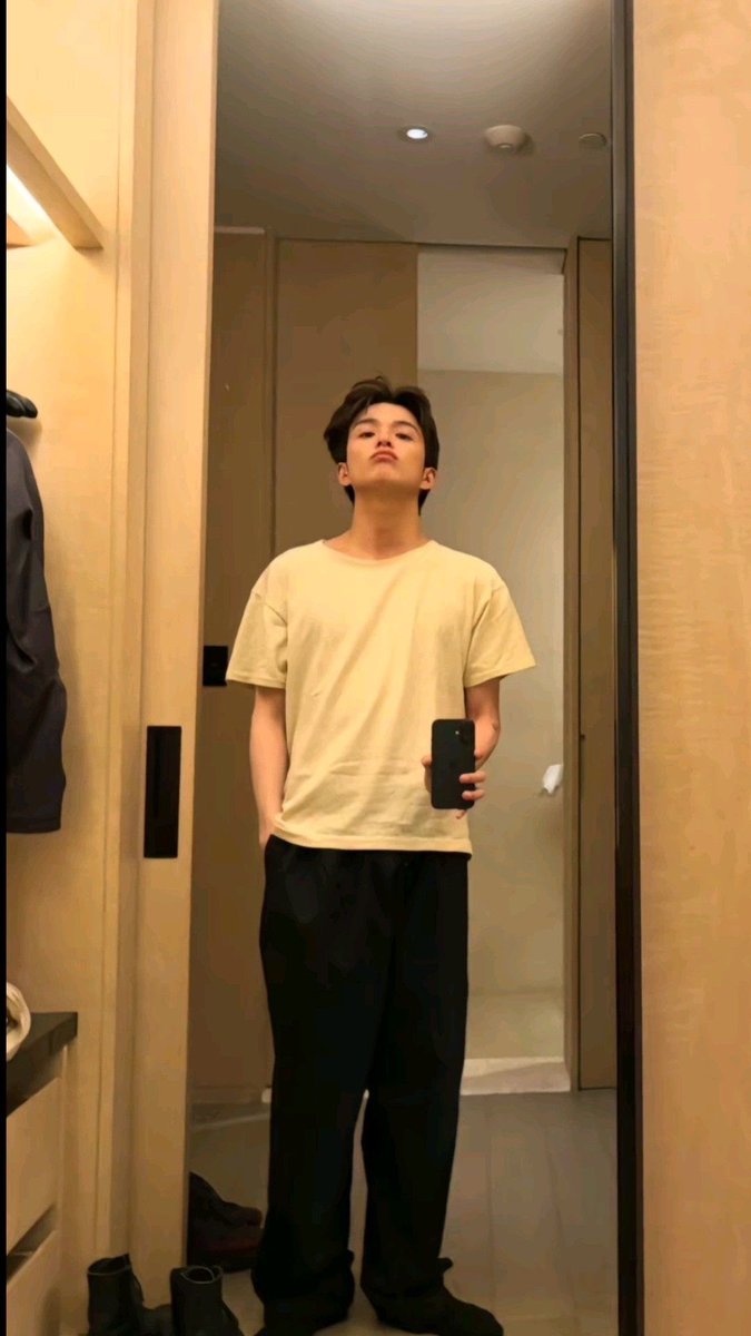 𖦹' ‐ '𖦹 tweet media