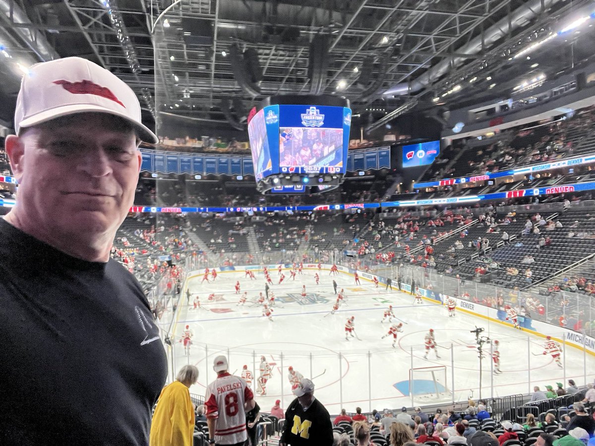 Stitch_Head's tweet image. #RoadTrip! 
Snap decision for last minute roadie to Vegas for the Frozen Four title game between Denver and Wisconsin for Lady StitchHead and I. Neither school has baseball so I hope they end in a tie.