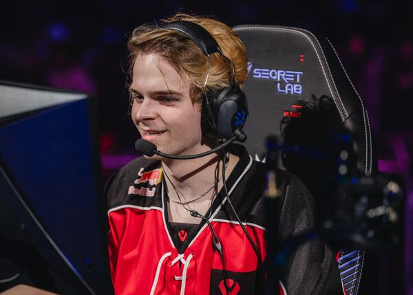 valleysides_'s tweet photo. me next this is totally me and not someone else
the players            the fan https://t.co/M3PS9bdcBA