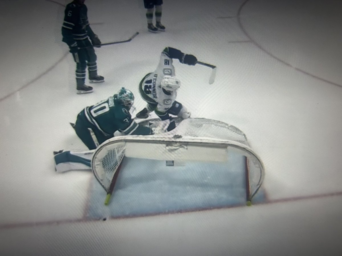 bluE 🦷 tweet media