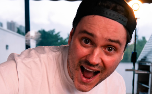 um rapaz latino-americano tweet media