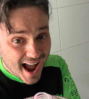 um rapaz latino-americano tweet media