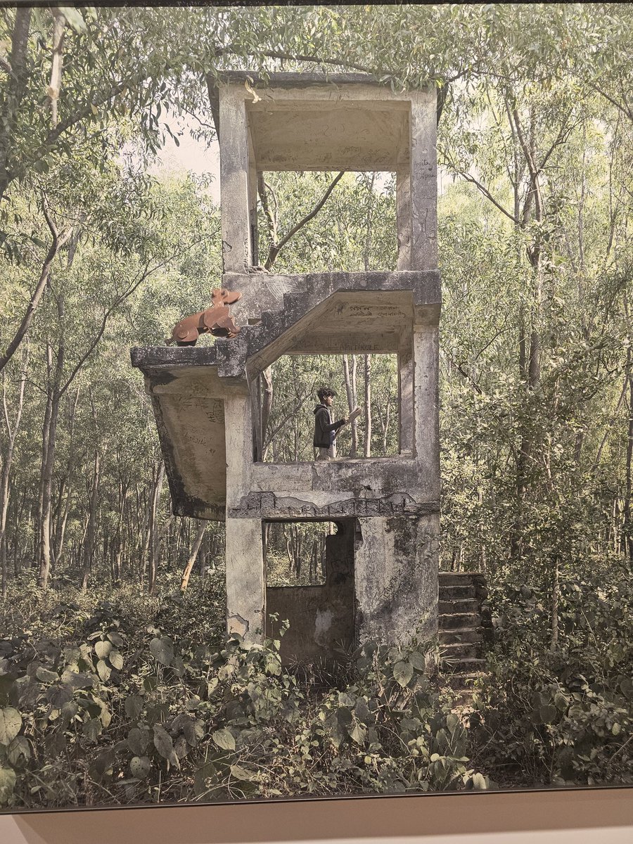 nirupamakotru's tweet photo. Some more panels from #RonnySen's collection "The Sun Rises in the East",currently on display at TARQ art gallery,Fort, #Mumbai.These large art works are best enjoyed in person,not on a device. Nonetheless,sharing for those who can't visit TARQ. https://t.co/wL05Yu7jhZ