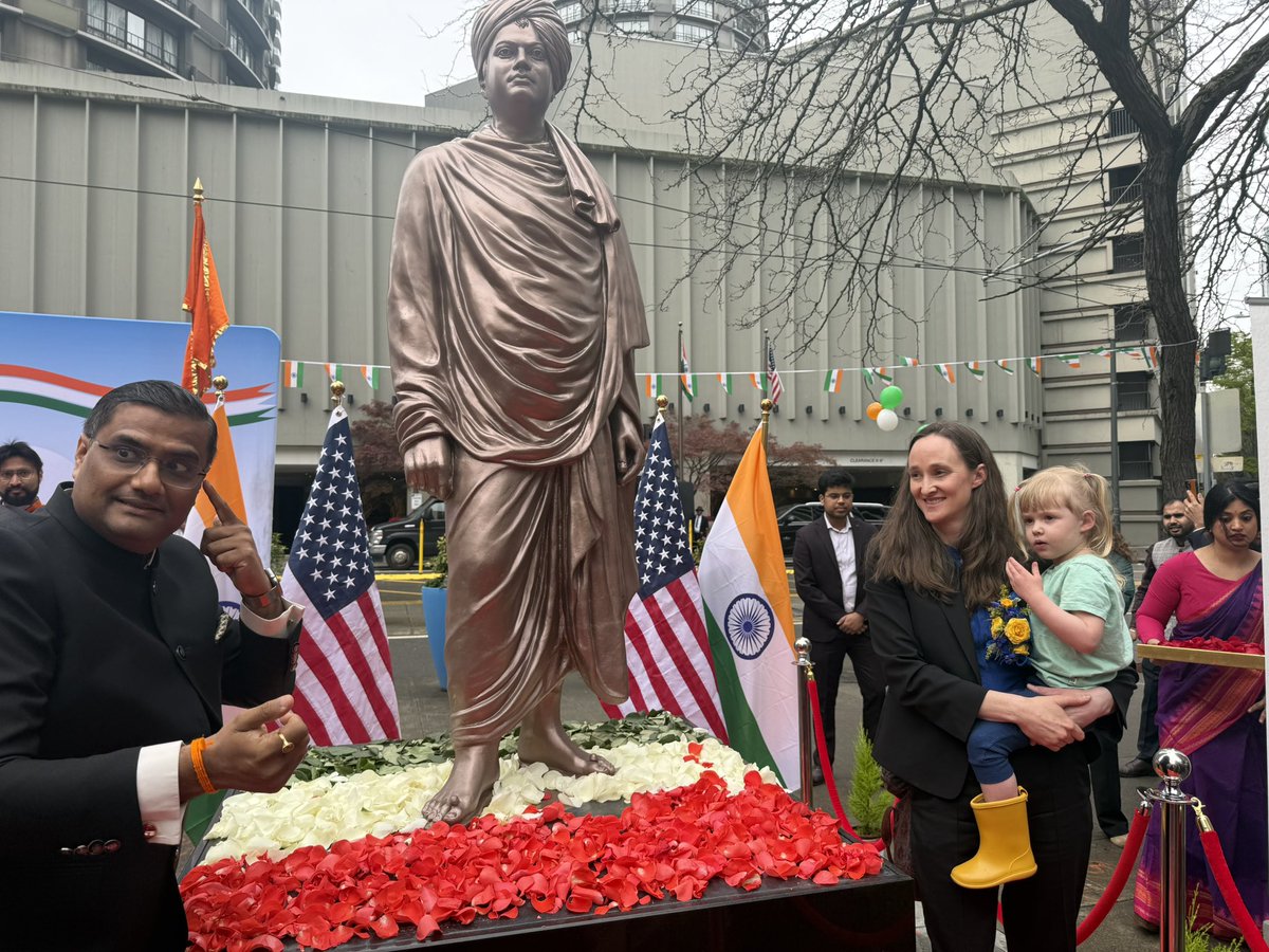 khanderao's tweet photo. Fortunate to attend! Historic ! #SwamiVivekananda statue unveiled in #Seattle downtown by  @MayorOfSeattle KatieWilson n @IndiainSeattle CGI PrakashGupta https://t.co/1MieKXch1t