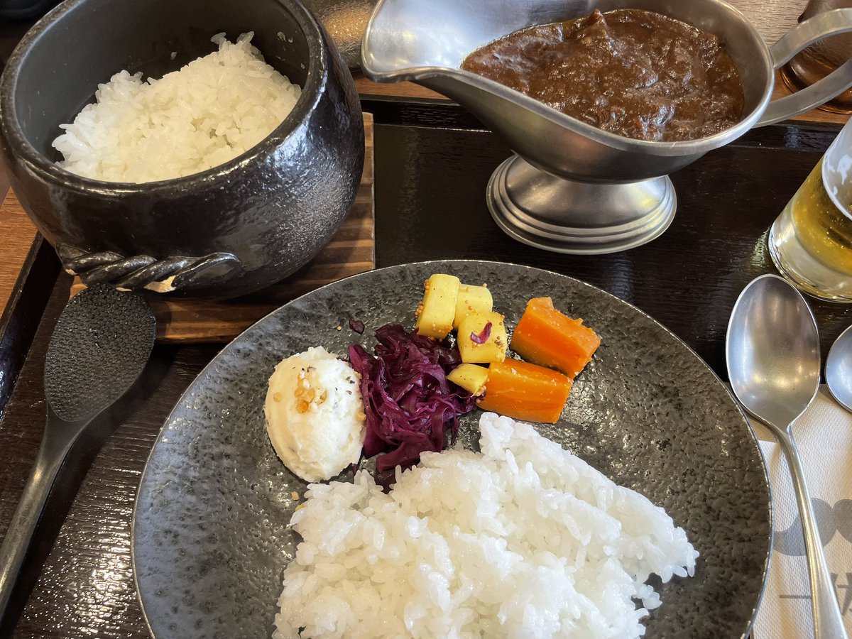 羽田着♩3週間ぶりの東京は…初夏⁈
今回は有明でのLIVE以外はノープランなので、まったり銀座ランチ♩