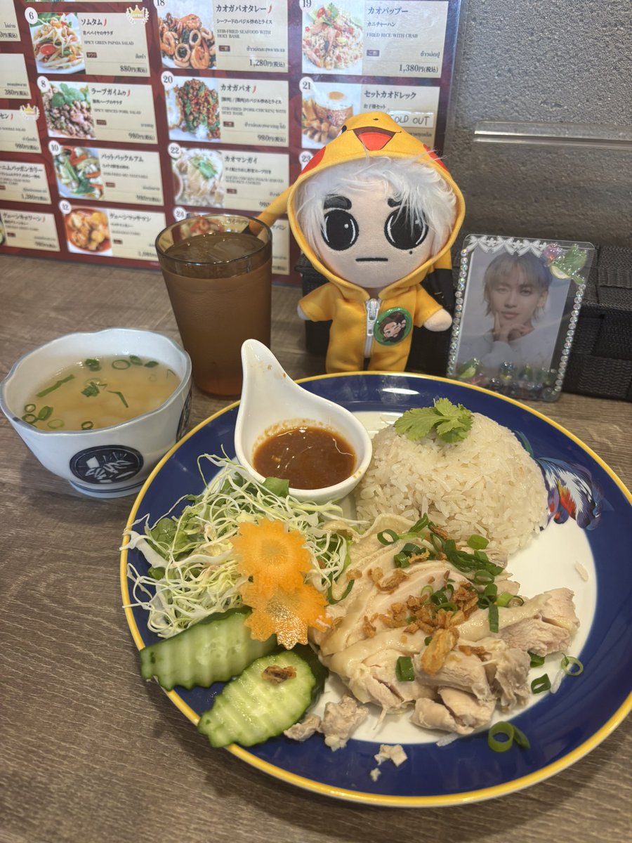 タイのデザート🥭「カオニャオマムアン」🇹🇭
今年初めて食べて感動🥺
カオマンガイも美味しかった💕
やっぱりタイ大好き🥰
#タイ料理　#ข้าวเหนียวมะม่วง 
#ข้าวมันไก่