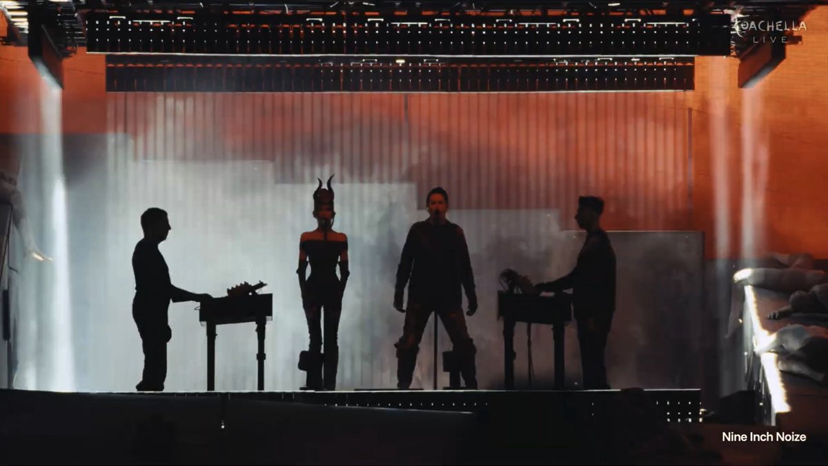 noname_records_'s tweet image. コーチェラ 2016配信2日目
Nine Inch Nails × Boys Noizeな Nine In Noizeテクノ成分増し増しなサウンドも強いが画づらも強い
#nineinchinoize #nin #coachella #coachella2026