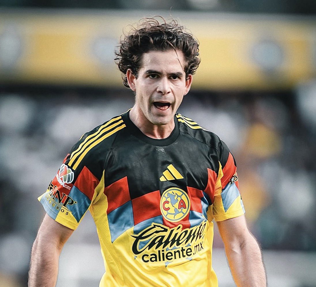 El primer gol en la reapertura del Estadio Azteca lo hizo el Pato Salas. 

Jugador canterano, de casa.

Nadie lo hubiera imaginado.🦅