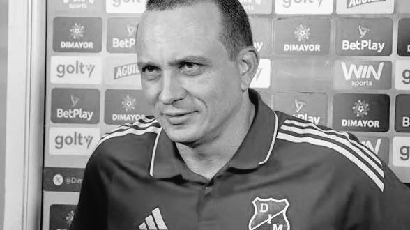 ¿Cuándo putas te vas? ¿No entiendo qué putas esperan? <a href="/DIM_Oficial/">DIM</a> APLAUSOS DE PIE A LA INIGUALABLE, a la fiel, a la que siempre está; A LA HINCHADA QUE AÚN ESTÁ AHÍ, DE FRENTE AL BARCO. Algún día seremos valorados como corresponde.