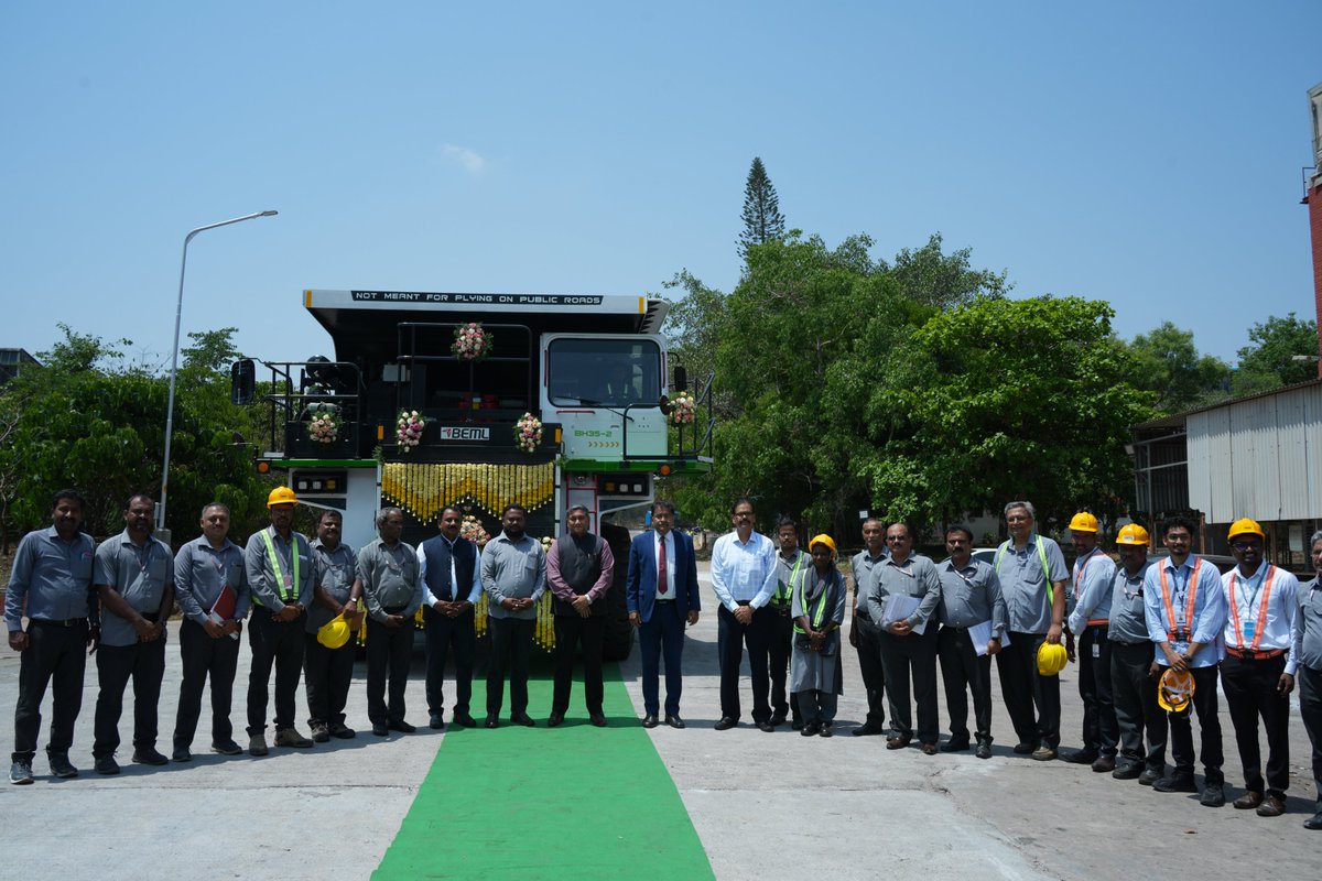im_mining's tweet image. .@BEMLltd has unveiled India’s first indigenous 35 t payload #electric #dumptruck – the BH35-2 EV – at its #Mysuru Complex. It says the electric drivetrain delivers an energy efficiency of 85-90%, much higher than conventional diesel equipment @cmdbeml shorturl.at/5NxfB