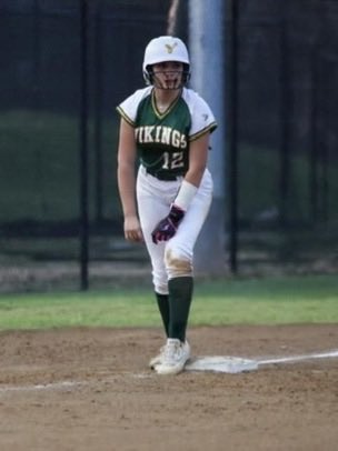 Hailey_White24's tweet photo. 3 Games this week with multiple highlights of stolen bases, 3 singles and a double, and multiple catches in Right Field. Always working to be better and putting forward all the effort I can. God bless for all of these blessings! @SoftballDown @BaylorSoftball @LV_VikingSB https://t.co/Cl4LTFzgTa