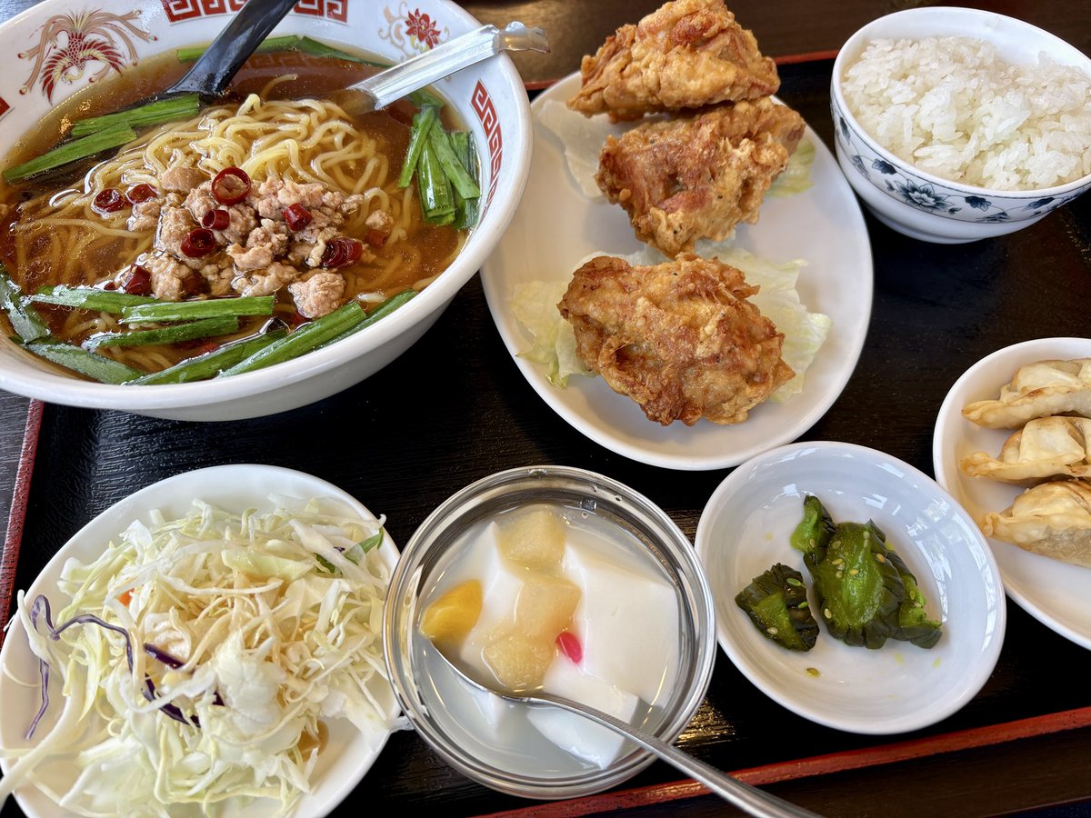 福麟楼
唐揚げ定食

ここの定食、量がおかしい😂