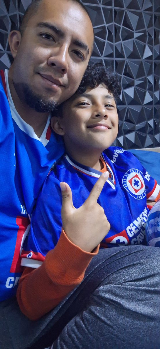 AisakOfficial's tweet photo. #SabadoFutbolero vamos #CruzAzul los mejores!!!! #CasaDeColosos https://t.co/zI9qk7bQNF