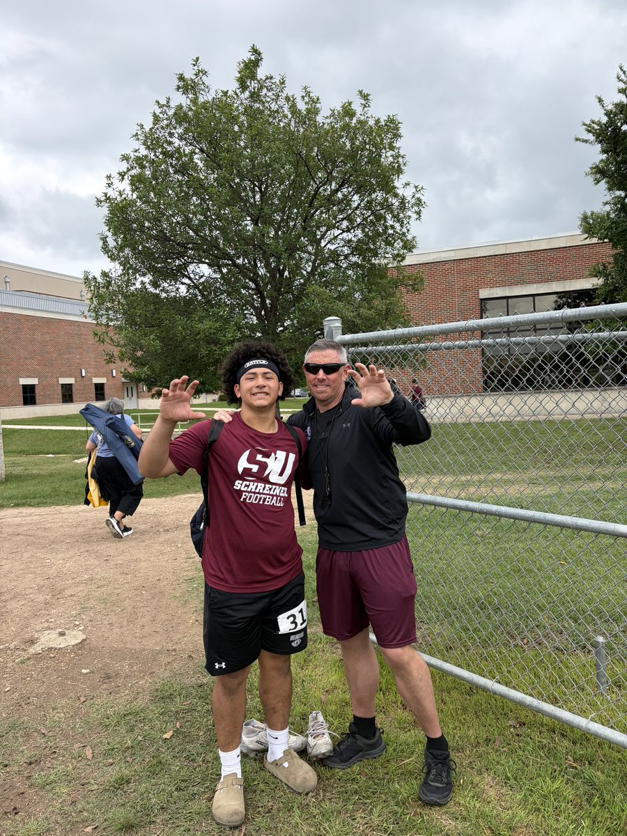MateoG726's tweet photo. Thank you @CoachBiggurs for the great opportunity to participate in the Schreiner prospect camp. Glad to be able show off my skills and can’t wait to know what’s in store @SAReaganFball @preston4499 @coachnmills @PrepRedzoneTX @ProspectID_ @SILVERBACKU 
 #Txhsfb #RecruitReagan https://t.co/fLPGIJQe75
