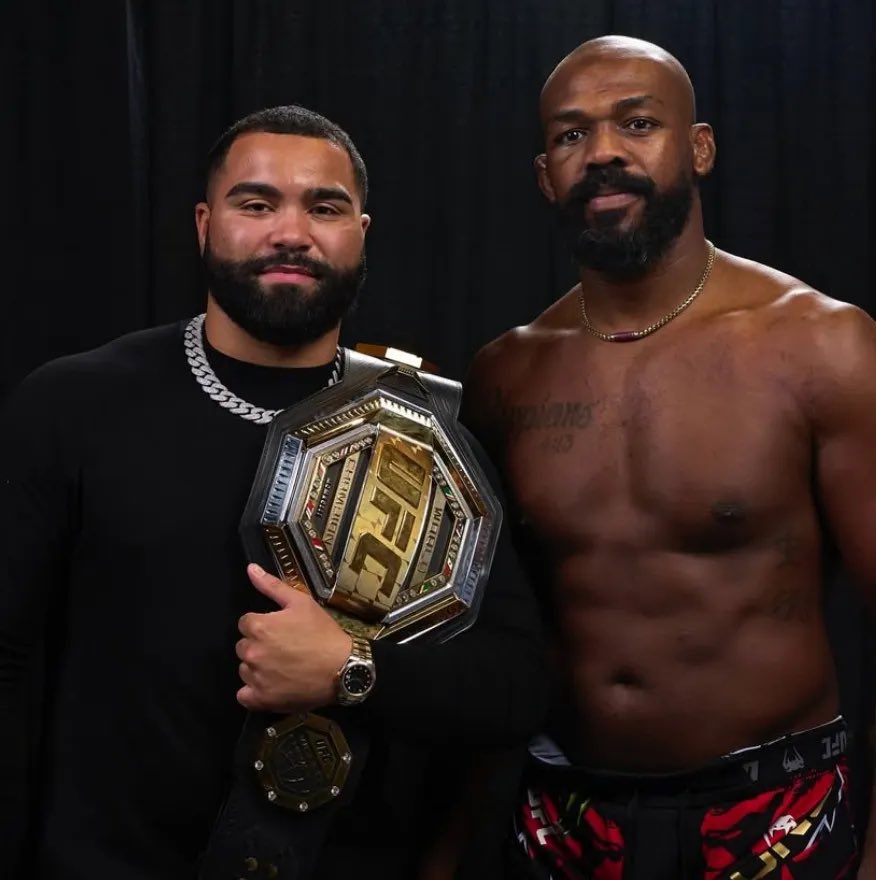 mma_orbit's tweet photo. 🚨| BREAKING: Gable Steveson signs with the UFC! ✍️🔥

The Olympic Gold Medalist will make his debut at #UFC329 on July 11th.

[per #UFC327 broadcast] https://t.co/cC8ONIejzx