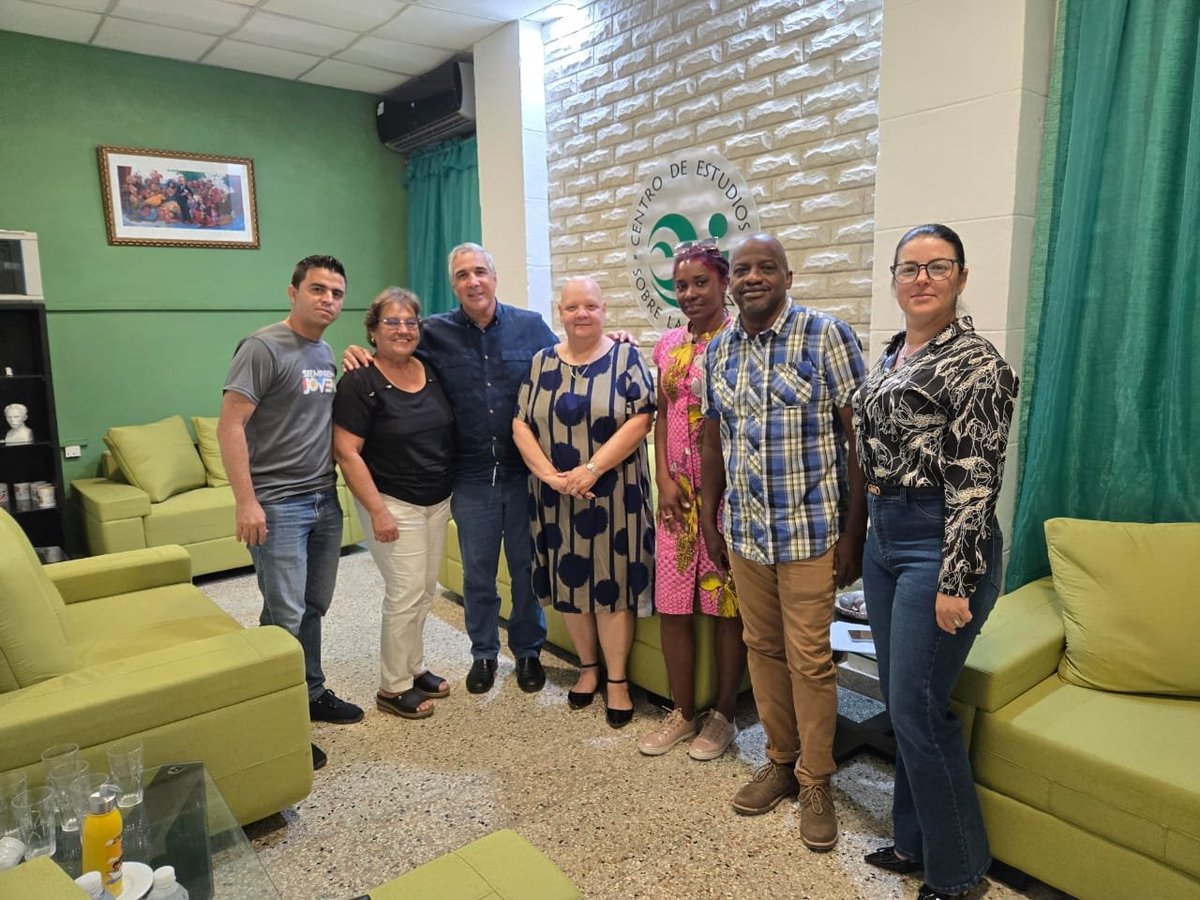 EdMartDiaz's tweet photo. Realicé una grata visita al Centro de Estudios de la Juventud, donde conocí el rol de esa institución y sus importantes investigaciones.
Sin diagnóstico certero no hay políticas acertadas. Así se construye futuro, con ciencia y enfoque estratégico en la juventud. #CubaEstáFirme https://t.co/jsy2ff4EsK