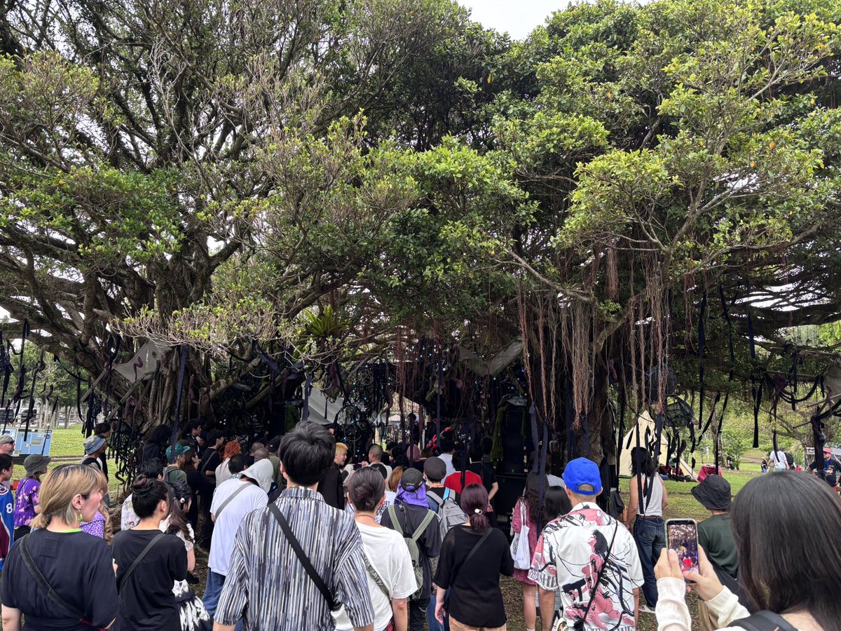 Lips Lips Beaver tweet media