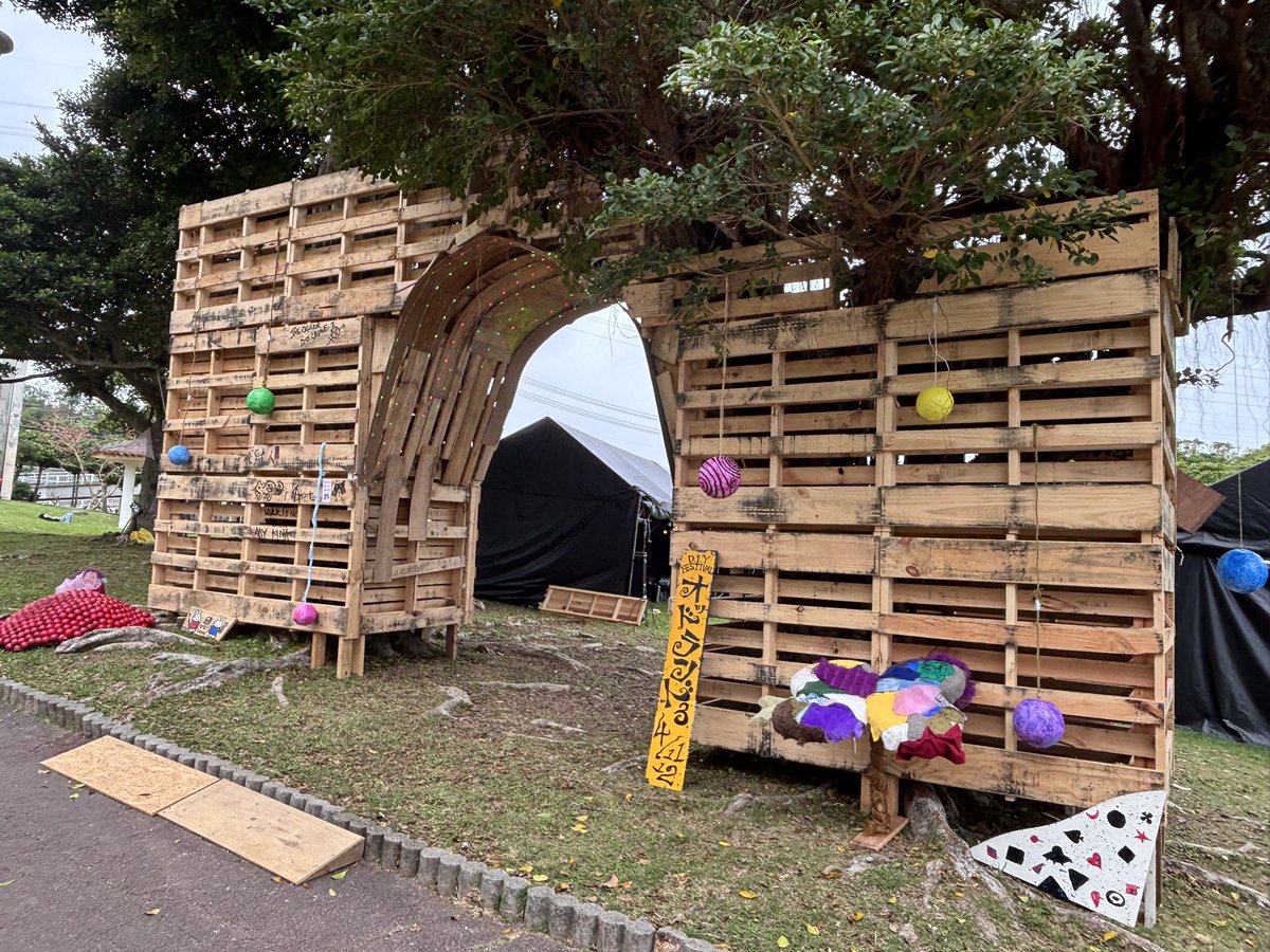 Lips Lips Beaver tweet media