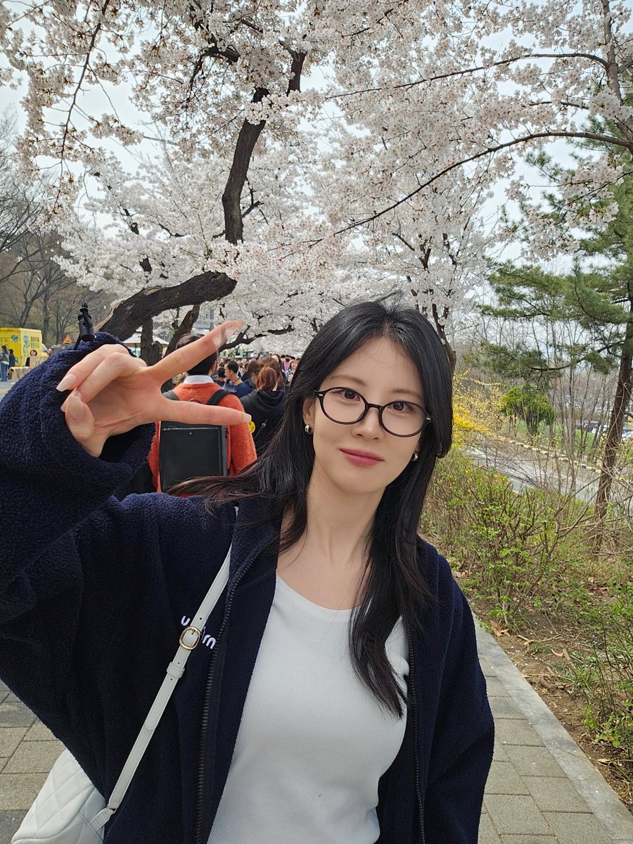 seohyunfeed's tweet photo. Seohyun 🫧 Update 🌸🌸🌸 https://t.co/bi9GQmnxp0