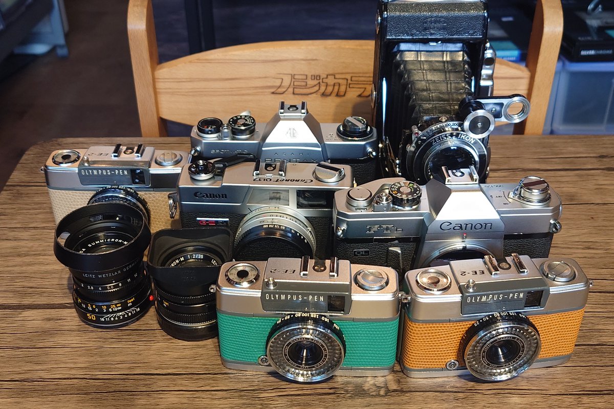 InheritCamera's tweet image. なんだか久々の新入荷！
PENの新色ー！
Canon FTb、Canonet QL17 G-iii、PENTAX SPIIなど使いやすいカメラも！
スーパーイコンタ531/2は645マスク付きです。
ライカレンズ2本は3rdのズミクロン35と50。状態それなりですが、お探しの方はぜひ！