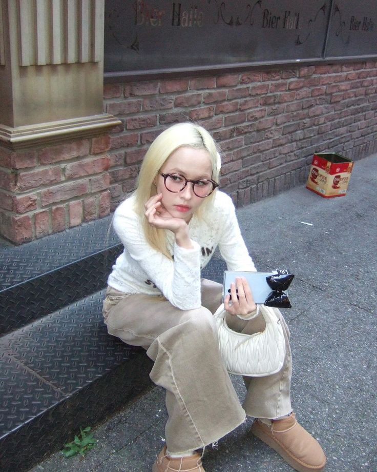 *mengmojok* menunggu kalian yang belom join 😔