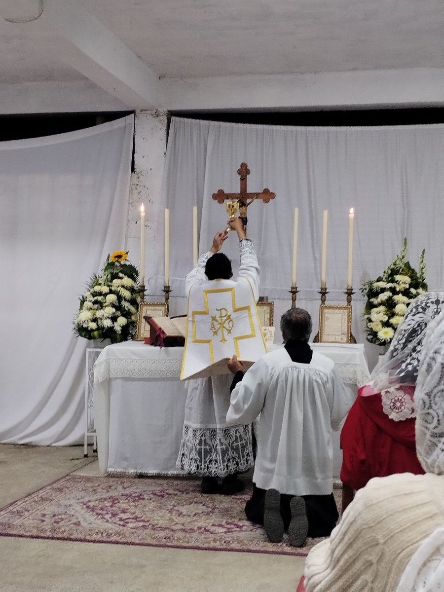 Santa Misa del sábado de Pascua, desde las Catacumbas 🙏🏼✝️😇