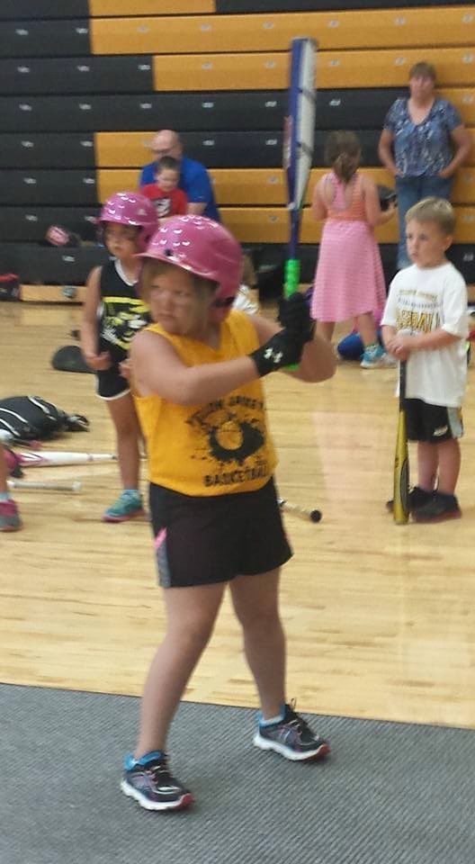 EllieS_2027's tweet image. Youth Night is one of my favorite games of the season. Representing Taylor, being a role model to the next generation of 🥎 Yellowjackets and being able to remember why I started playing is one of my favorite things! @TaylorYJAD @THSSoftball2023 @Ohiohawks09King