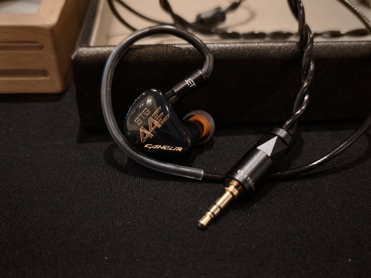 新製品「Canpur STG 44E」登場！
バランスドアーマチュア4BA + EST4ドライバーを搭載し、プロステージやサウンドエンジニアのために生まれた耐久設計。
<a href="/EletechJP/">エレテック．ジャパン/ELETECH JAPAN</a> 監修の同軸ケーブルと共に、極上のクリーンサウンドを届けます
#Canpur #proaudio #inearmonitor #stagemonitoring #AudioEngineering