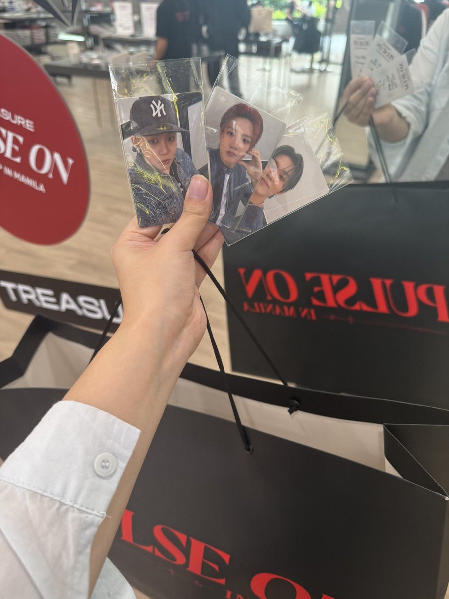 Teumes on social media: teubroke imnida~

Meanwhile:

 #PULSE_ON_POPUP_PH