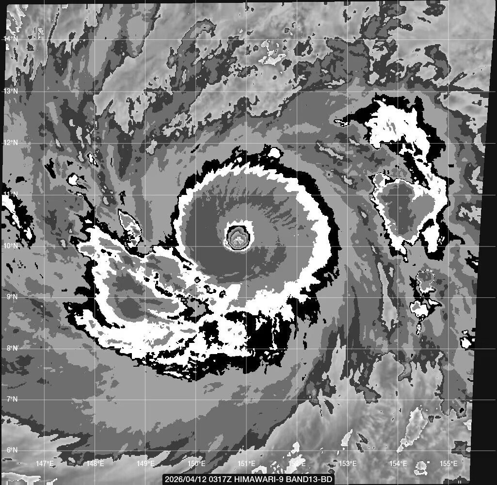 yangyubin1998's tweet photo. Super Typhoon Sinlaku is rapidly intensifying and may become the strongest typhoon to hit Saipan! https://t.co/jAl6Ne2pGM