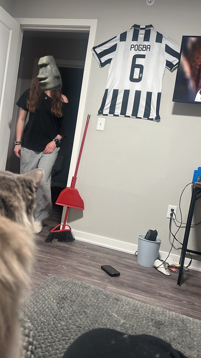 Larry_McChicken tweet media