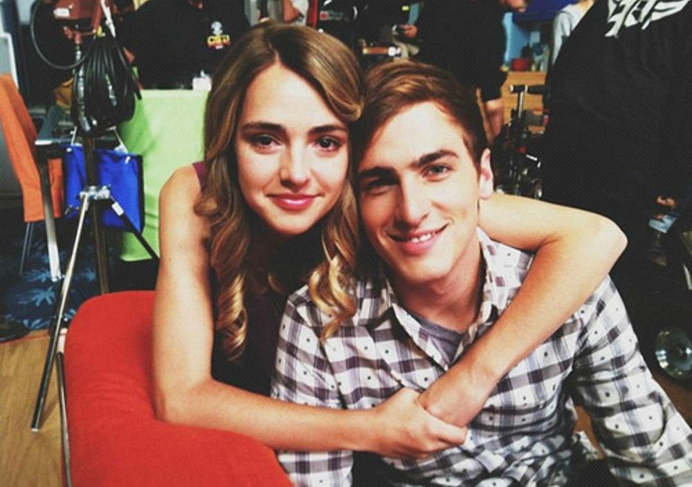 paulinha tweet media