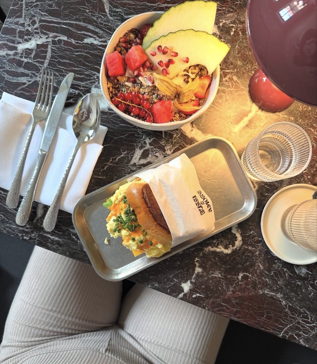 lisa_buckwitz's tweet image. Sunday brunch 🥞🥑☕️🛵

#weekend #relax #summertime
