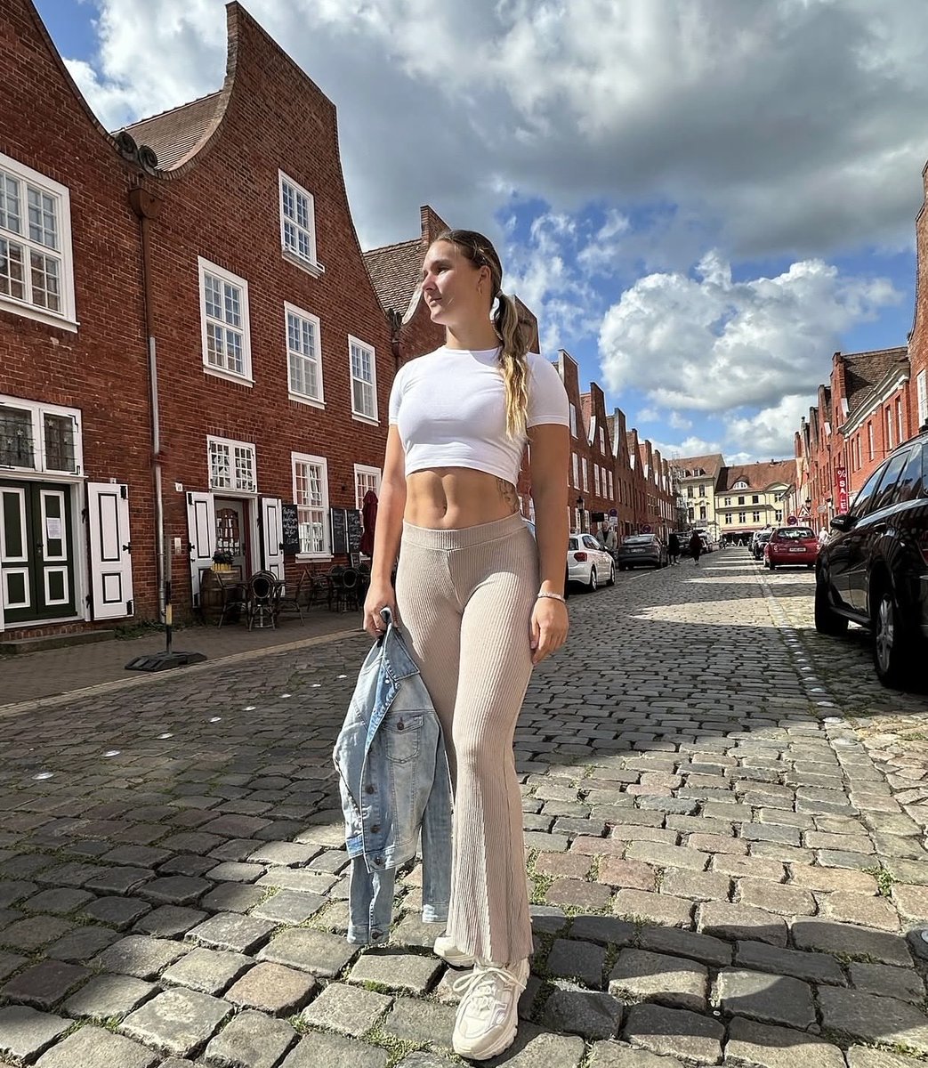 lisa_buckwitz's tweet image. Sunday brunch 🥞🥑☕️🛵

#weekend #relax #summertime