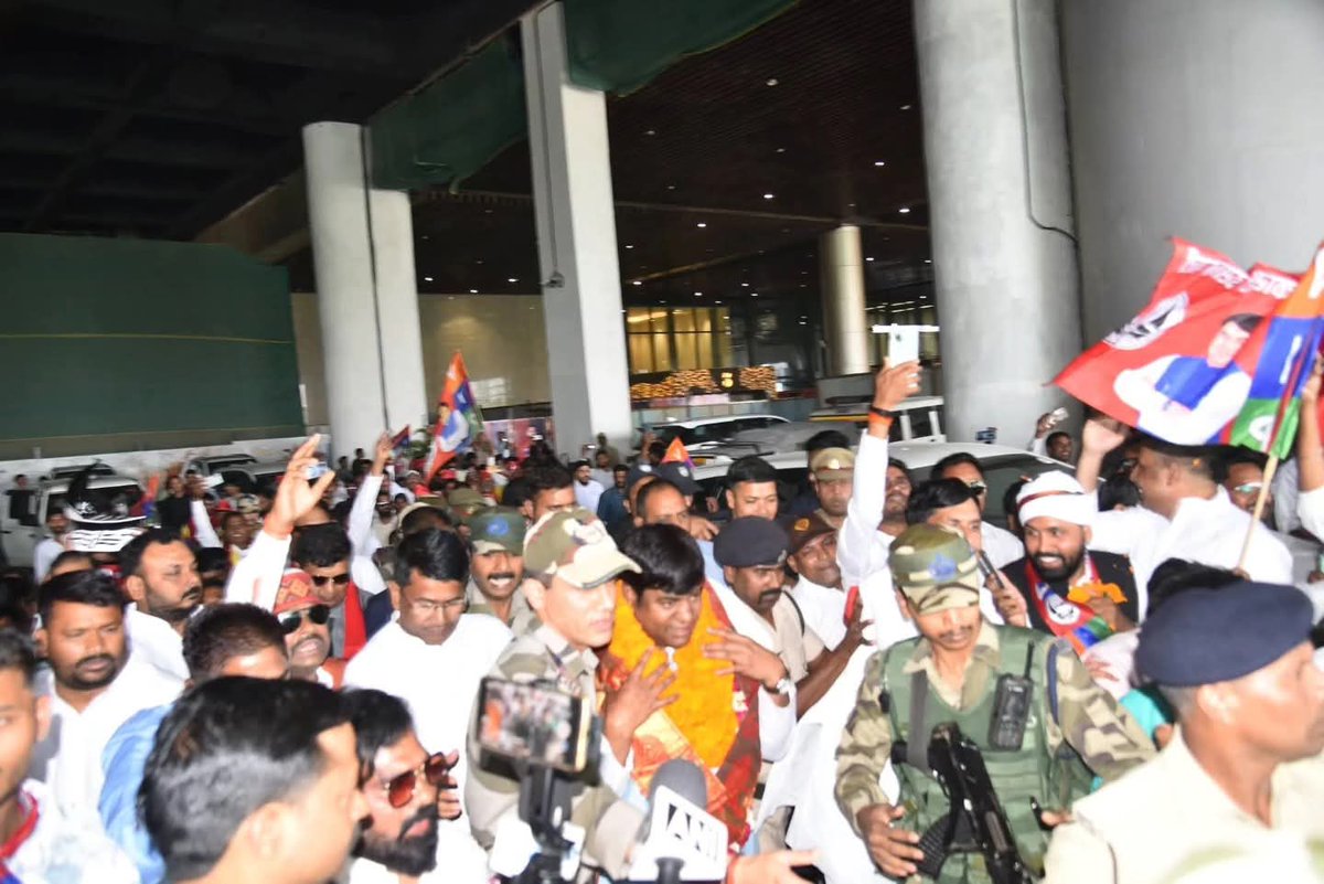 लखनऊ की ऐतिहासिक धरती से स्पष्ट संदेश—
निषाद समाज अब अपने हक़ लेकर रहेगा!
वादों का हिसाब होगा, अधिकार की लड़ाई जारी रहेगी।
वीआईपी पार्टी की 101 दिन की निर्णायक यात्रा पूरे यूपी में ✊

#Mukeshsahani #ErVivekKushwaha #Vivekkushwaha #Er_Vivek_Kushwaha #Er_Vivek_Singh_Kushwaha