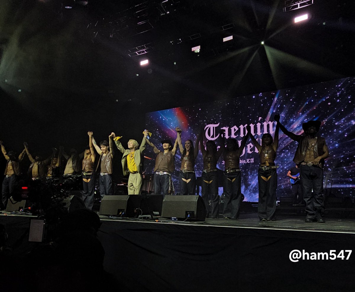 CJ SHINEE WORLD YASS tweet media