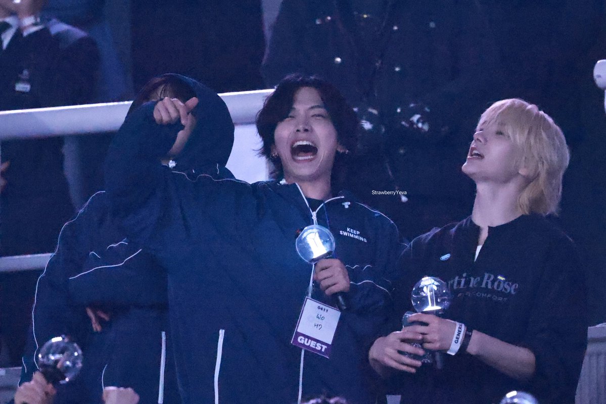 StrawberryYeva tweet media