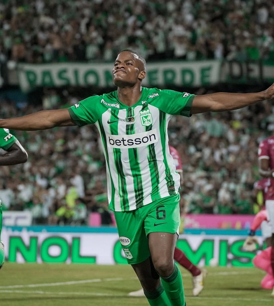 𝐌𝐢 𝐈𝐝𝐨𝟏𝟎💚 tweet media