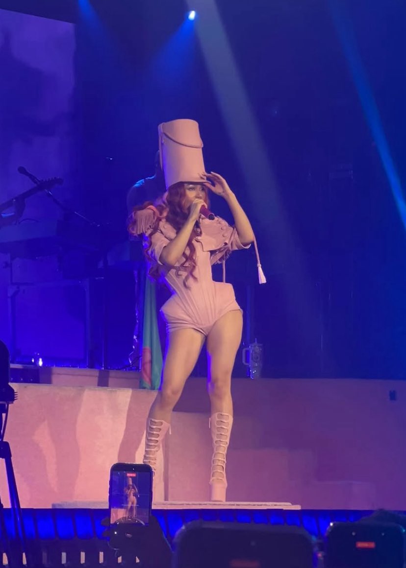 Mariah Charts tweet media