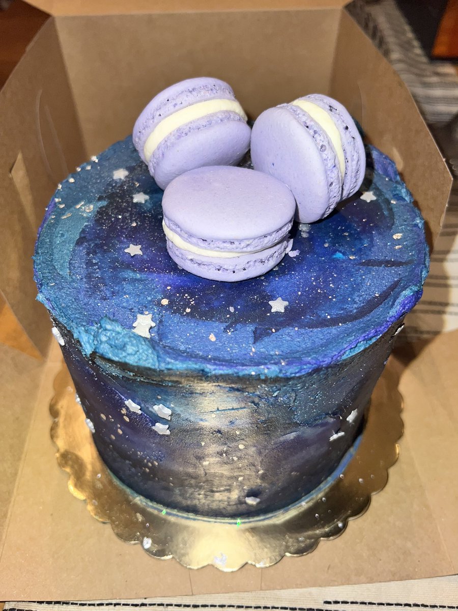 court_cloutier's tweet photo. Galaxy birthday cake 💫🌙✨🌌💜🪐 #AprilBaby #ThirtyFun https://t.co/y0fEFrEWAQ