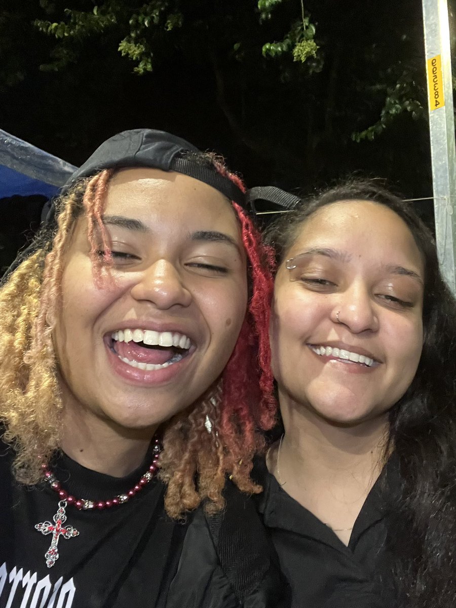 eu e vick vi e ela incrédula que vim de bh pra batalha do hebron
