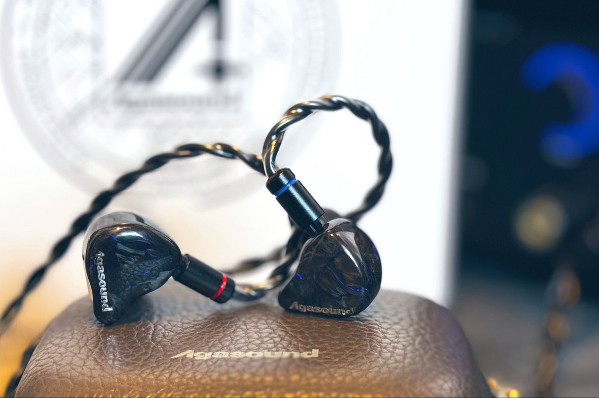 コムツン tweet media