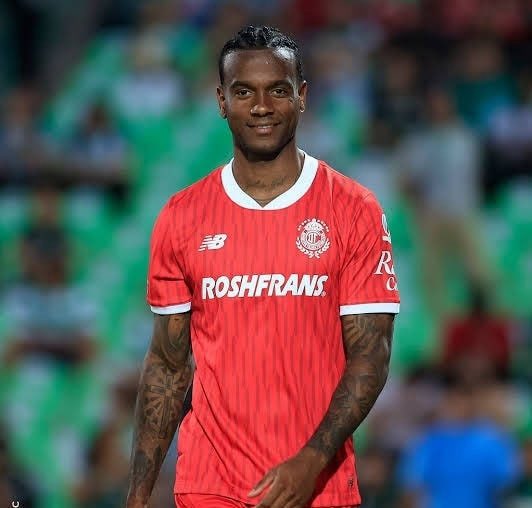 LucasCRVG tweet media