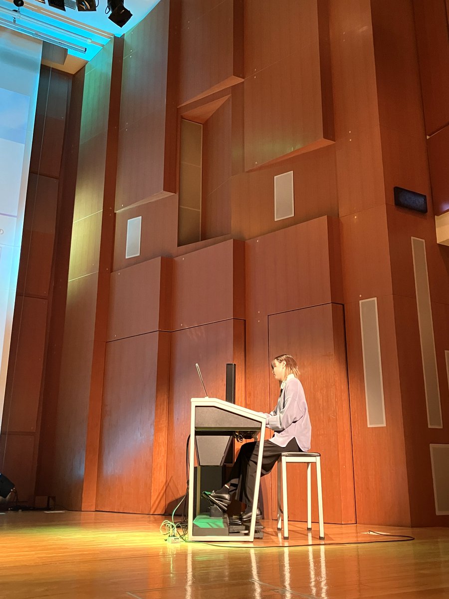 本日のウェルカムライブは3年生の ＃栗林ここみ さん⭐️レッスンで制作したオリジナル曲やスウィングジャズなどを演奏しました！(写真はリハーサル時) 次回4/19(日)の演奏は 尚美卒業生で ＃エレクトーンプレイヤー ＃川上天馬 さんです。お申込みは下記より↓
shobi.ac.jp/enter/opencamp… ＃エレクトーン