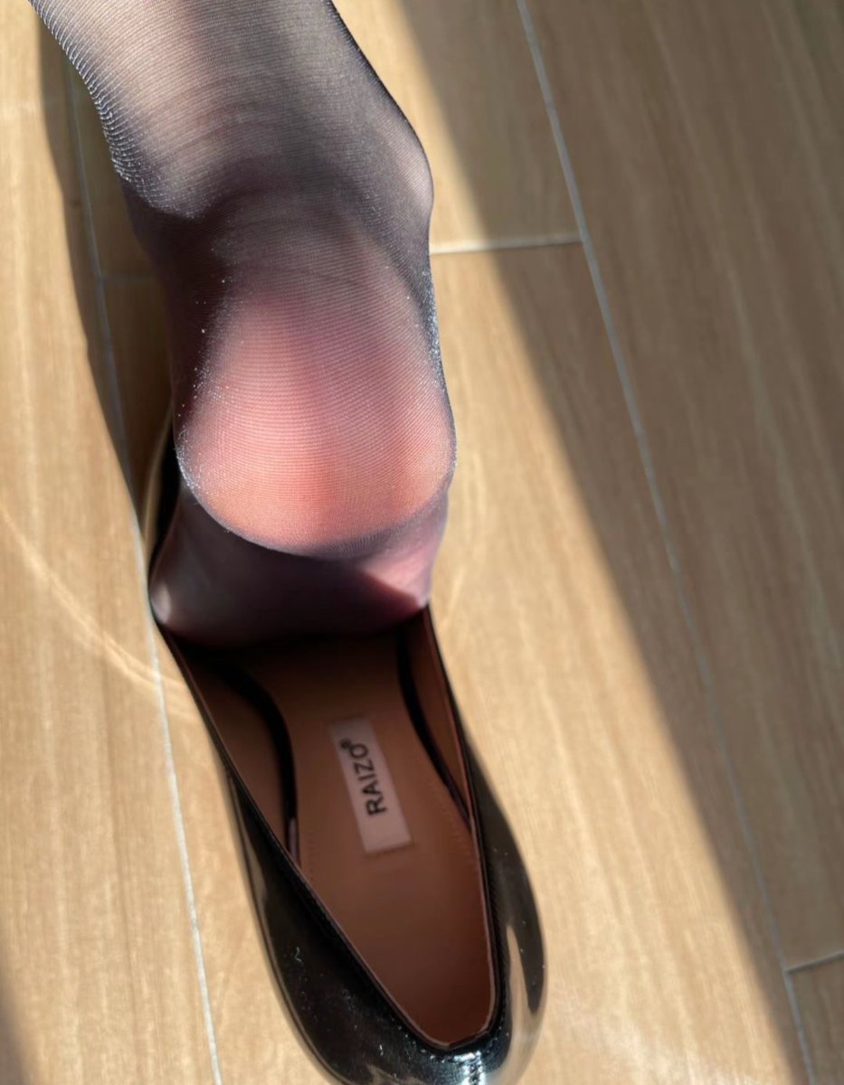 sama_rbq's tweet photo. 乖宝宝～自觉把小肉虫放到妈妈的高跟鞋上❤️无脑顶胯喷精吧 https://t.co/6MpY5mK0kC
